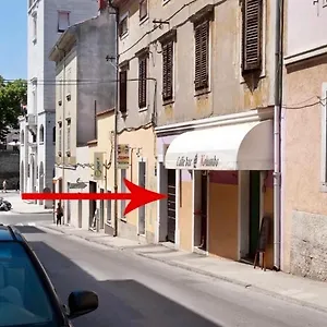 Two Eva , Pula Croacia