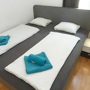 In Near Schoenbrunn & Westbahnhof - Keyless Check-in Appartamento