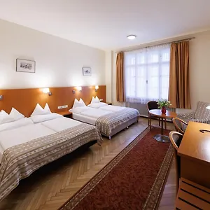 فندق مبيت وإفطار بنسيون كونتيننتال