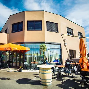 Cafe-restaurant Leo Szálloda Kalsdorf bei Graz