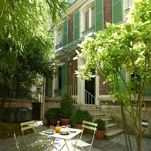 Отель Maison Lepic Montmartre Париж