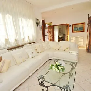Raffinato Attico Vicino Al Mare Con Solarium Lido Di Appartamento Camaiore