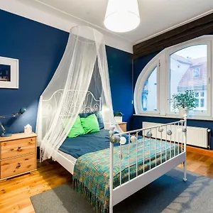 apartament-zurawia.poznan-hotels.com/